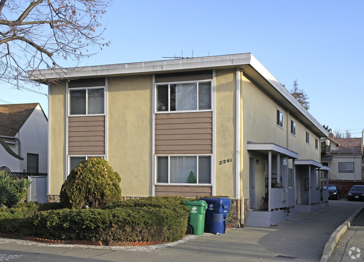 Primary Photo - 2241 Clinton Ave