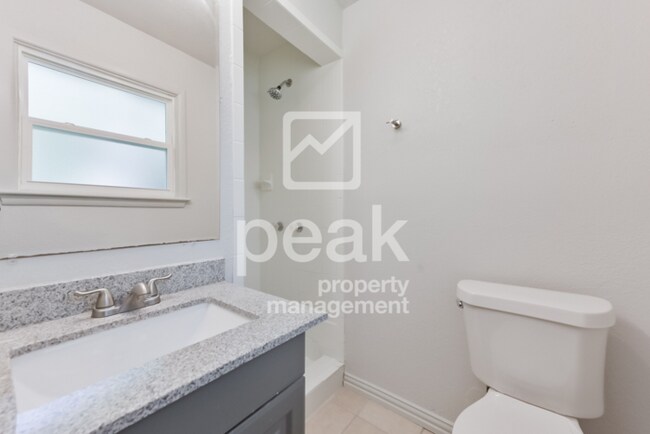 Foto del edificio - Blossom Into Your Perfect 3 Bed/2 Bath Hom...