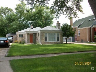Building Photo - 2329 16th Ave