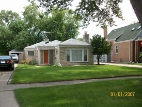 Building Photo - 2329 16th Ave