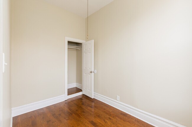 Foto del edificio - 2445 W Harrison St