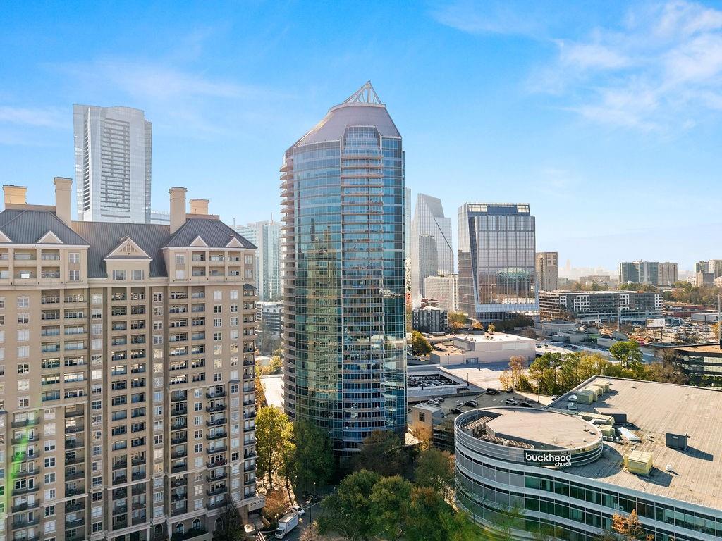 Foto principal - 3338 Peachtree Rd NE