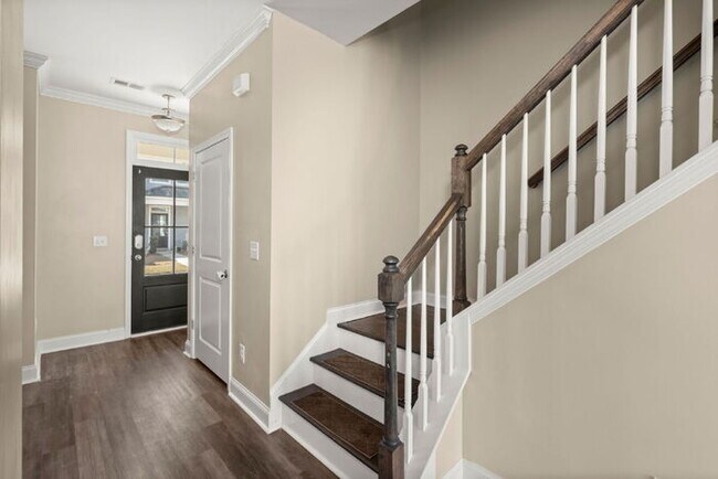 Building Photo - 407 Stoneleigh Ln