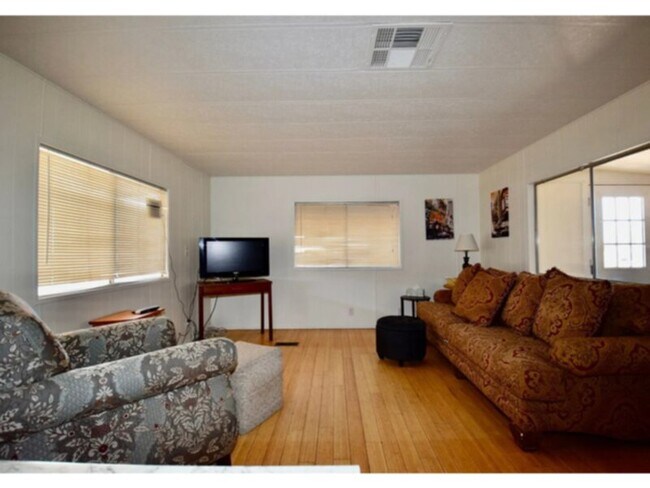 Foto del edificio - 2 bed 1 bath, 840 sq ft manufactured home