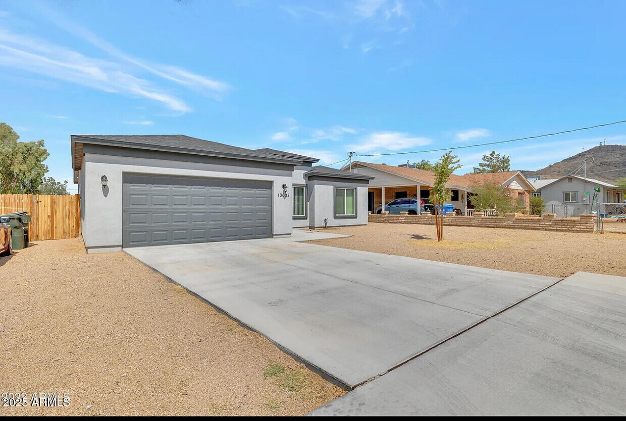 Foto principal - 10032 N 8th Ave