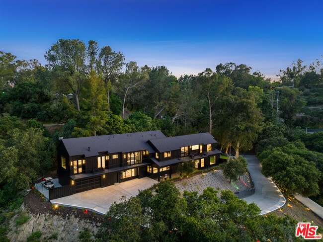 Building Photo - 3140 Coldwater Canyon Ave