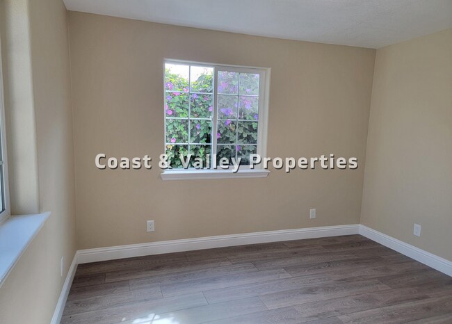 Building Photo - FOR RENT: 2BD/1BA HOUSE