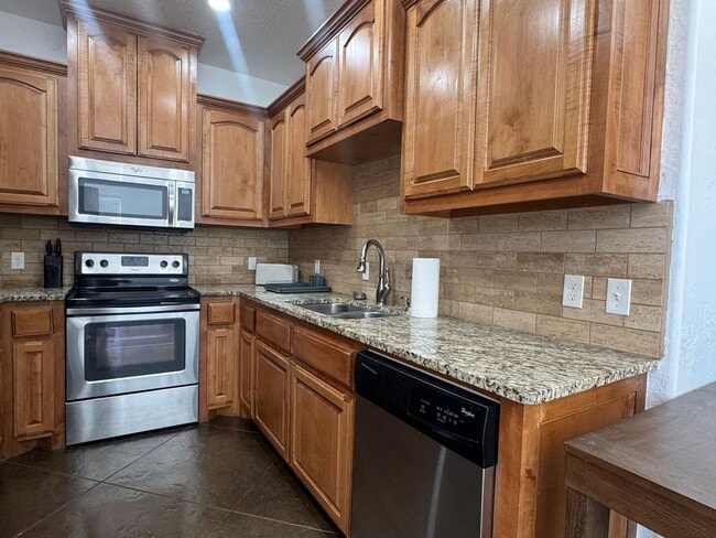 Building Photo - 2505 SW A Ave