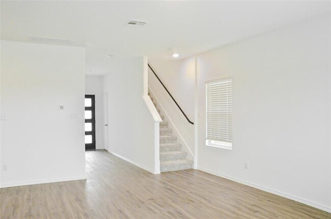 Foto del edificio - 136 Canley Lp