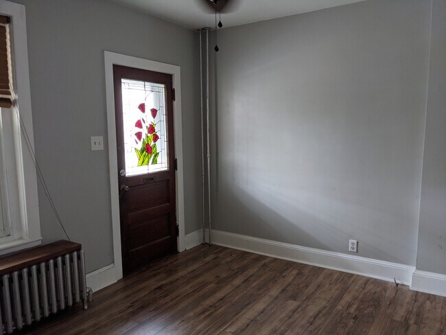 Living Room - 521 E Morton St