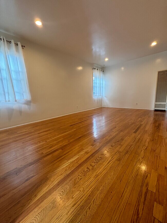 Foto del edificio - 1147 Van Buren Ave