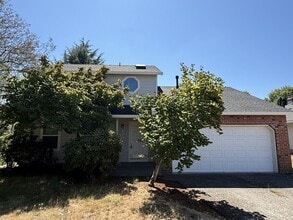 Building Photo - 17040 SW Cambridge Dr