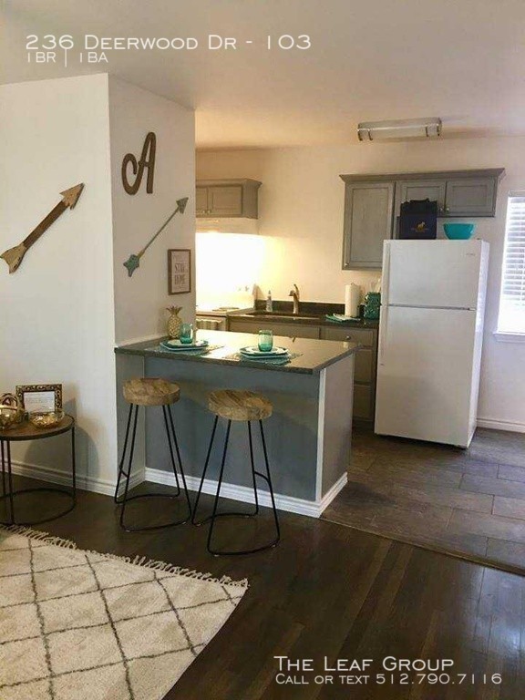 Foto del edificio - 236 Deerwood Dr
