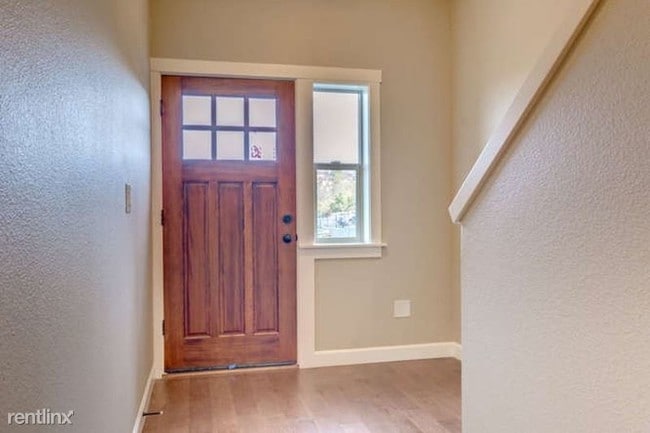 Building Photo - 3 br, 2.5 bath Townhome - 4271 NW Sage Loop