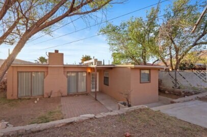 Foto del edificio - Beautiful Kern Place- 4 bedrooms, 3 baths and Refrigerated AC.