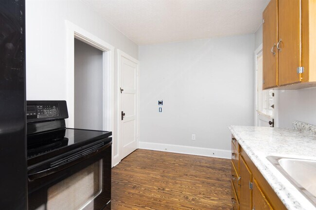 Foto del edificio - 1220 Hammond Ave