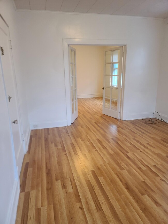 Building Photo - 1106 Oak Hill Ave
