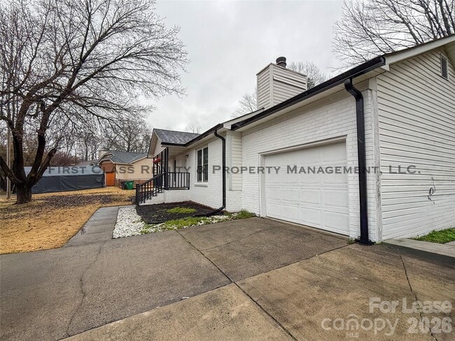 Building Photo - 5819 Woodrock Ct