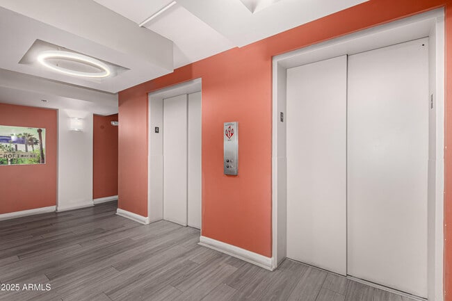 Foto del edificio - 535 W Thomas Rd