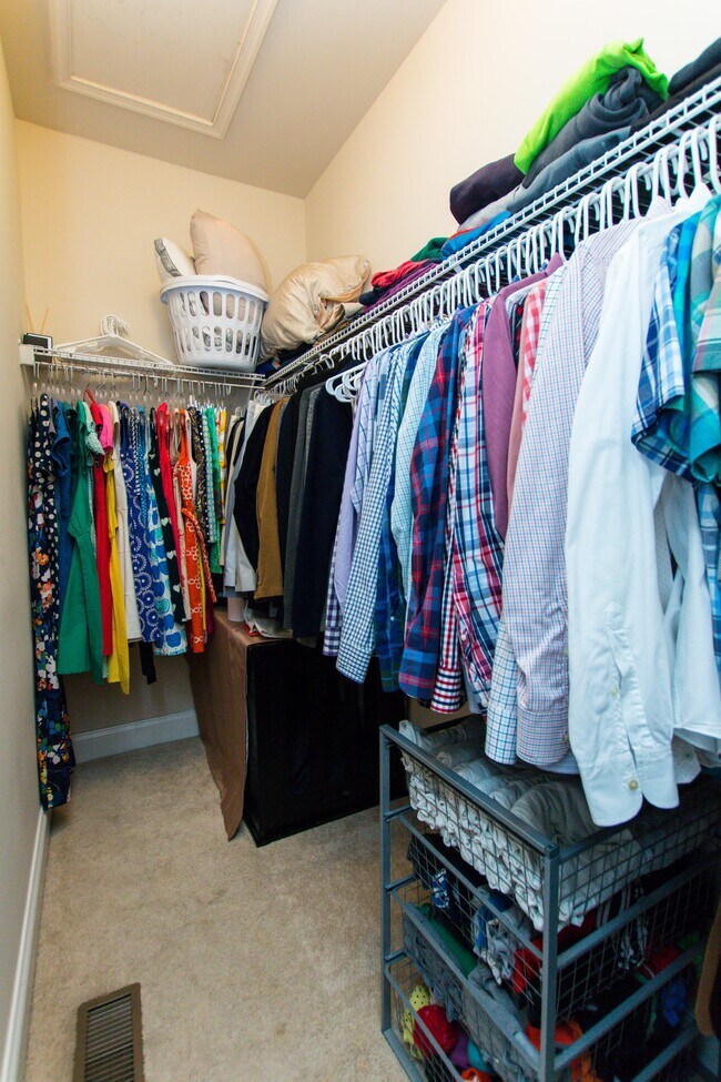 Vestidor principal - 4 Meridian Ln