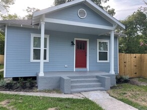 Building Photo - 2715 Cochran St
