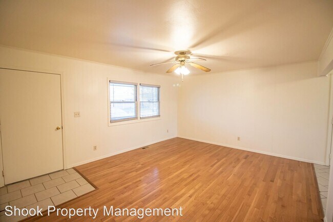 Building Photo - 3 br, 1 bath House - 314 E 12th St