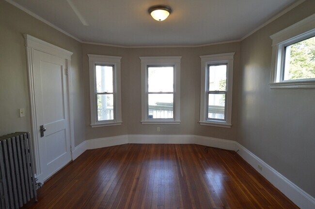 Building Photo - 64 Hathorne St