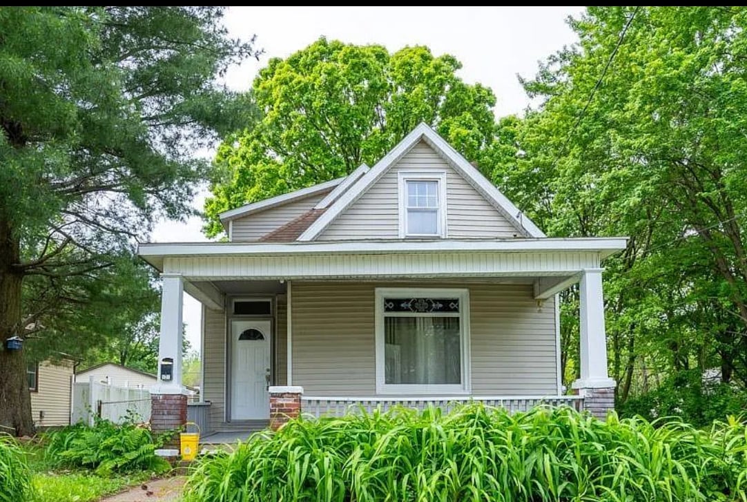Primary Photo - 631 Vine St