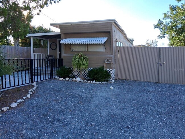 Foto del edificio - 14915 Old Dixie Hwy