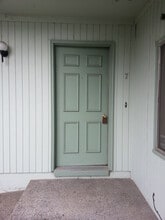 Building Photo - 7 NE D St