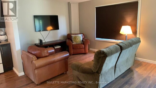 Building Photo - 304 Elmview Gardens