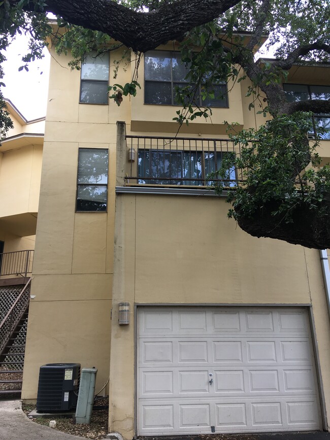 Building Photo - 8642 Fredericksburg Rd