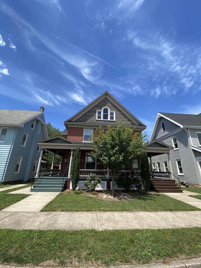 Foto del edificio - 1144 Memorial Ave