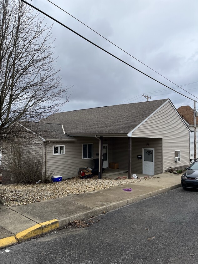 Primary Photo - 501 Pinney St