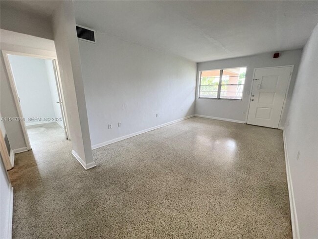 Foto del edificio - 675 SW 7th Ave