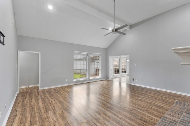 Building Photo - 5622 Woodland Creek Dr