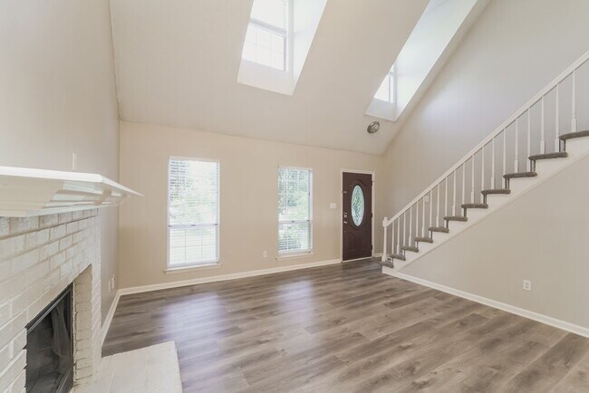Building Photo - 9000 Oren Thompson Rd