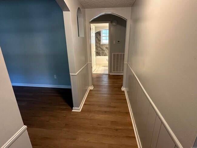 Building Photo - 10318 Independence Ln