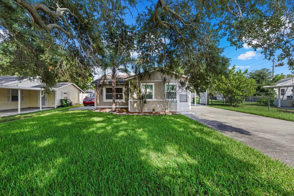 Photo - 1220 Rhodes Ave (Sarasota, FL)