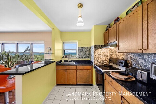 Foto del edificio - 4980 N Marine Dr