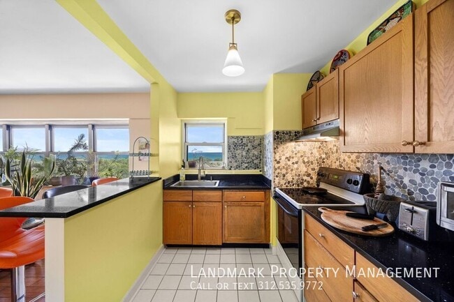 Building Photo - 4980 N Marine Dr