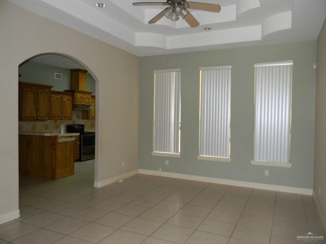 Building Photo - 605 Wind Crest