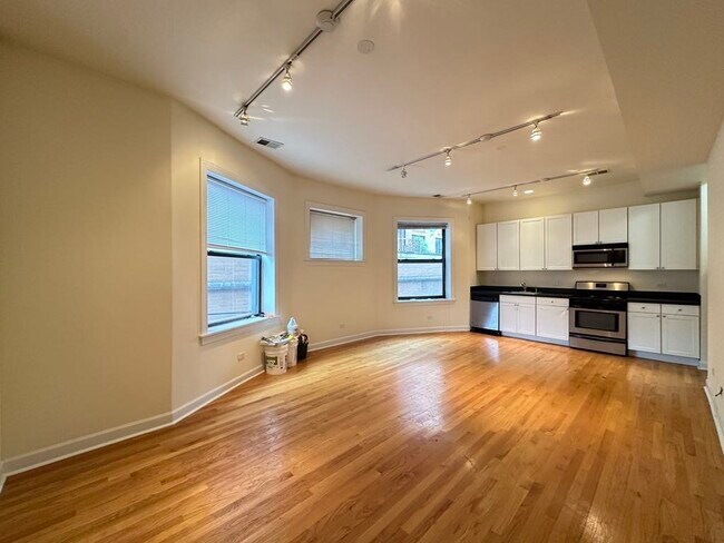 Building Photo - 4715 N Sheridan Rd