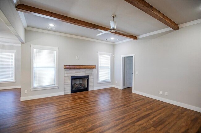 Building Photo - 1013 Estes Dr