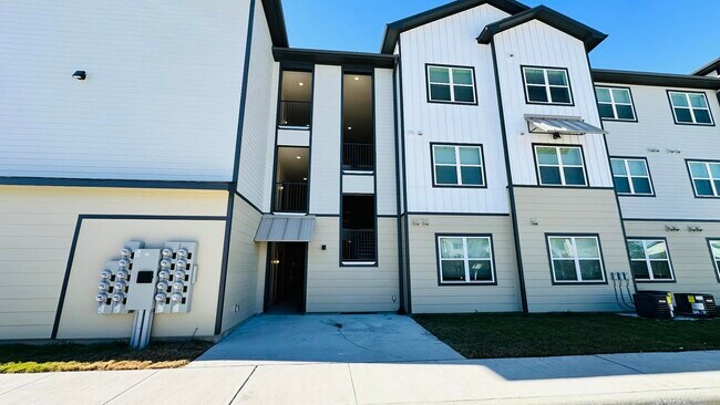 Foto del edificio - 19100 Woodland Hills Dr
