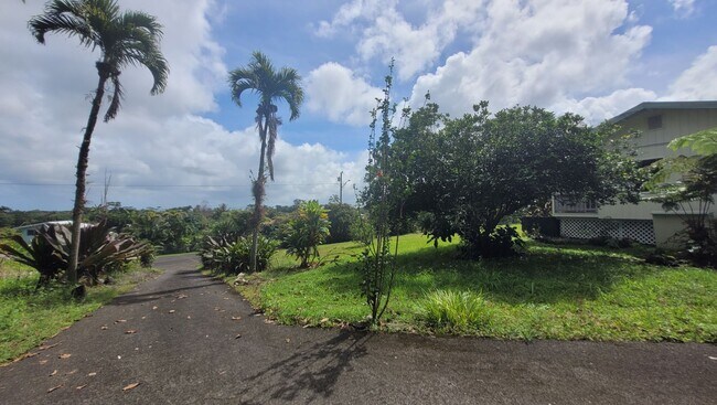 Foto del edificio - 2-bedroom, 2-bath home in a desirable neighborhood in Keaau near great school