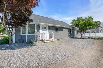 Building Photo - 501 Forman Ave