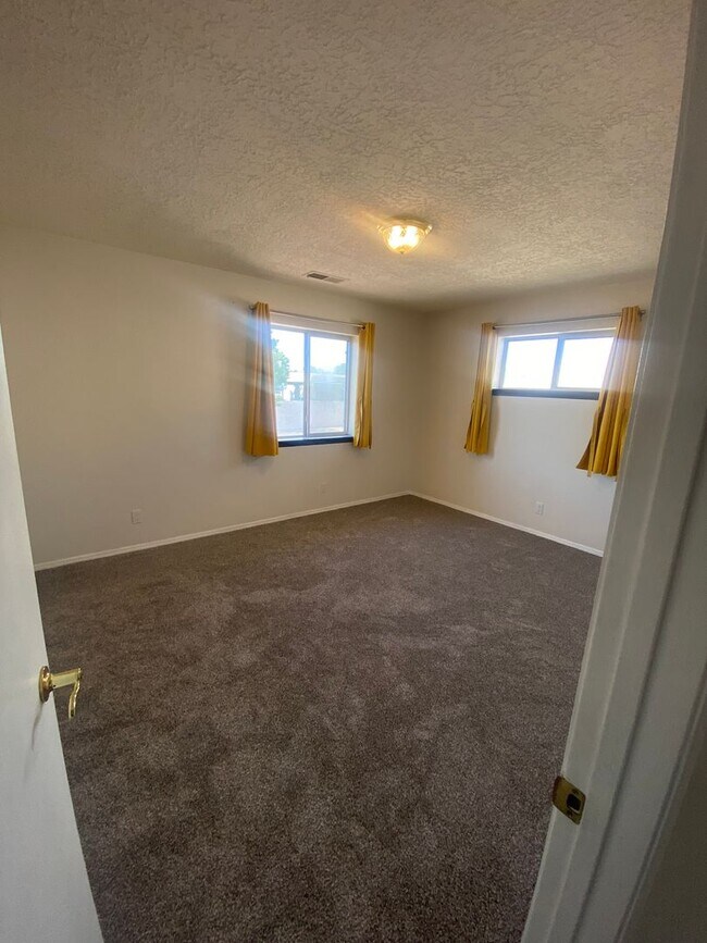 Foto del edificio - Fully Updated 3BR/2.5BA in Desirable Lampl...