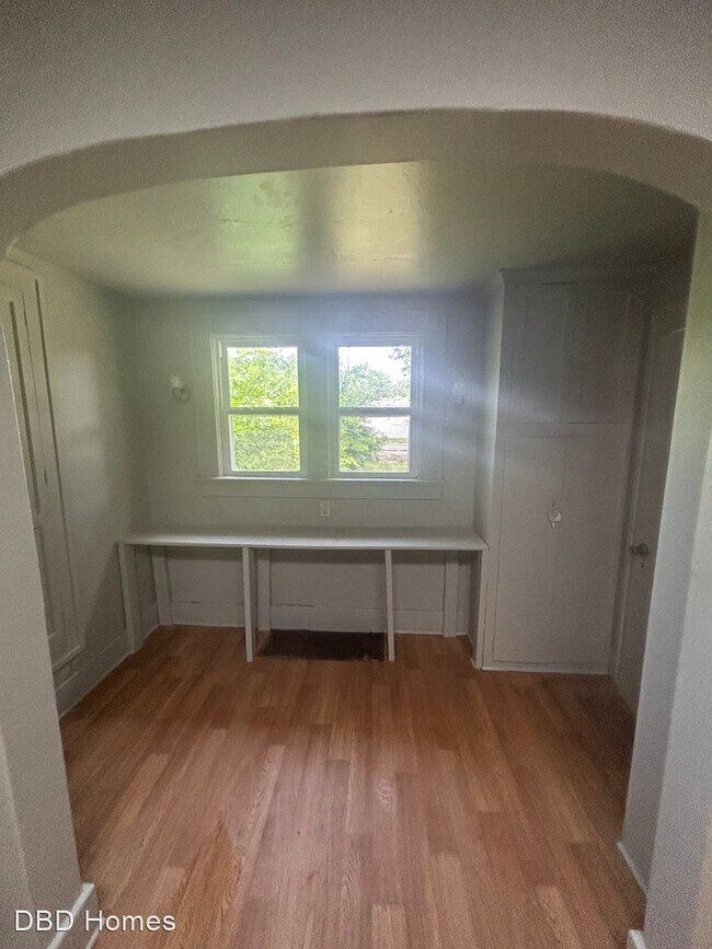 Building Photo - 3 br, 1 bath House - 330 W Rudisill