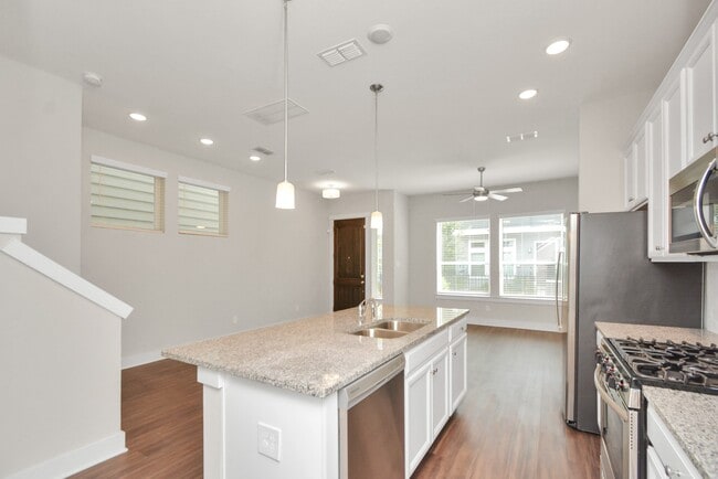 Building Photo - 731 Strawberry Pines Ct